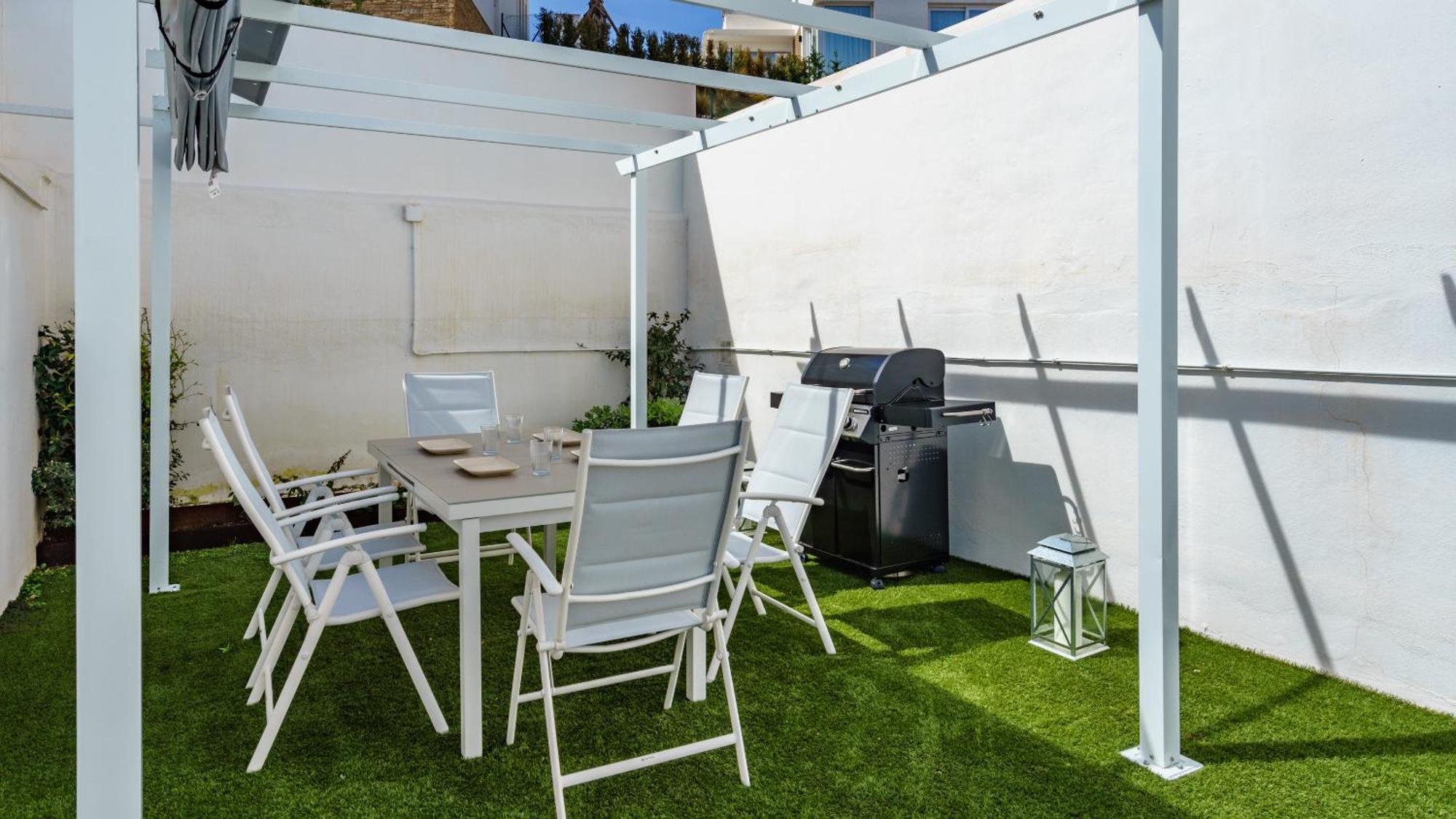 Stunning Private Pool Townhouse Ref 195 *