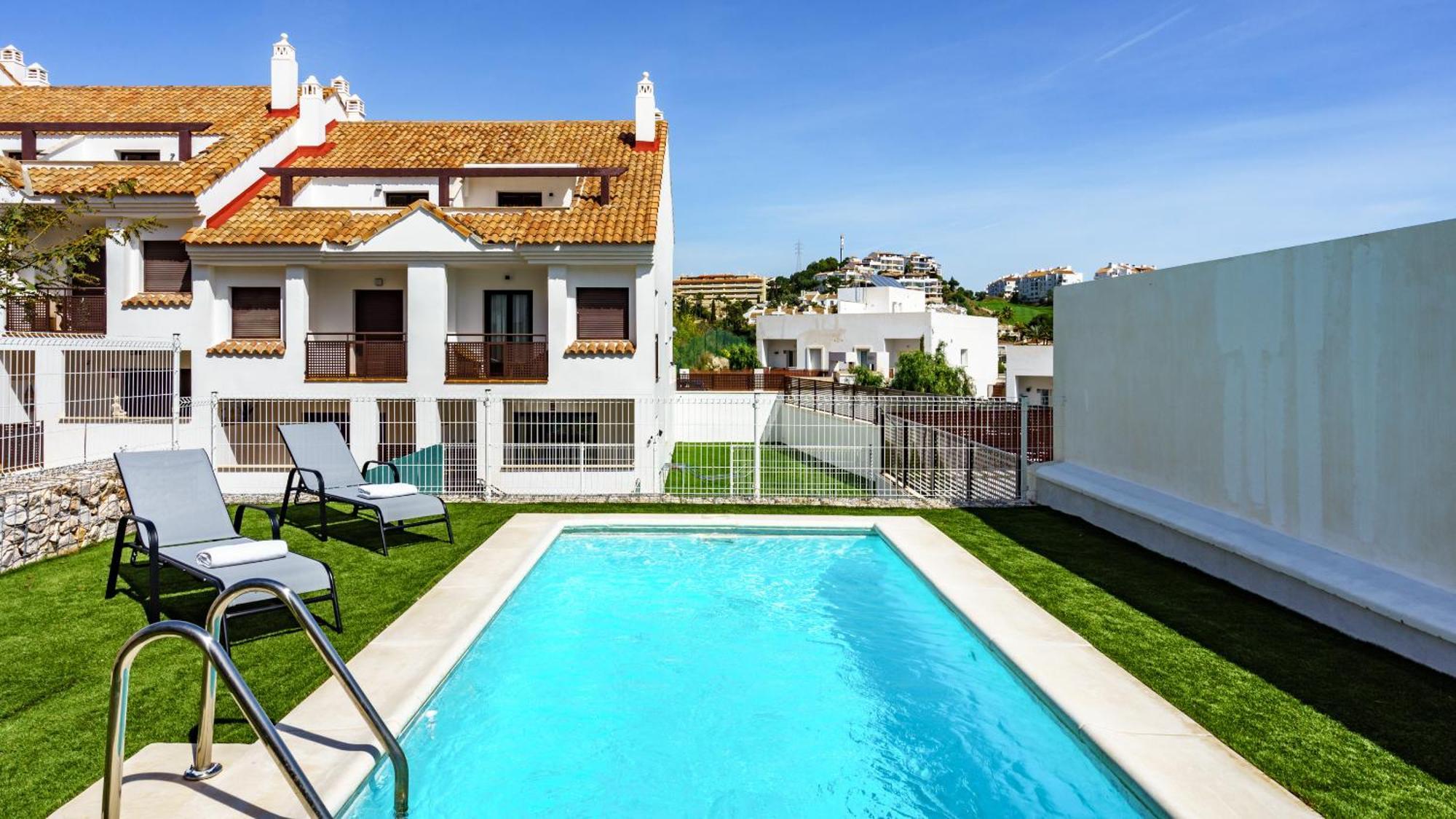 Stunning Private Pool Townhouse Ref 195 *