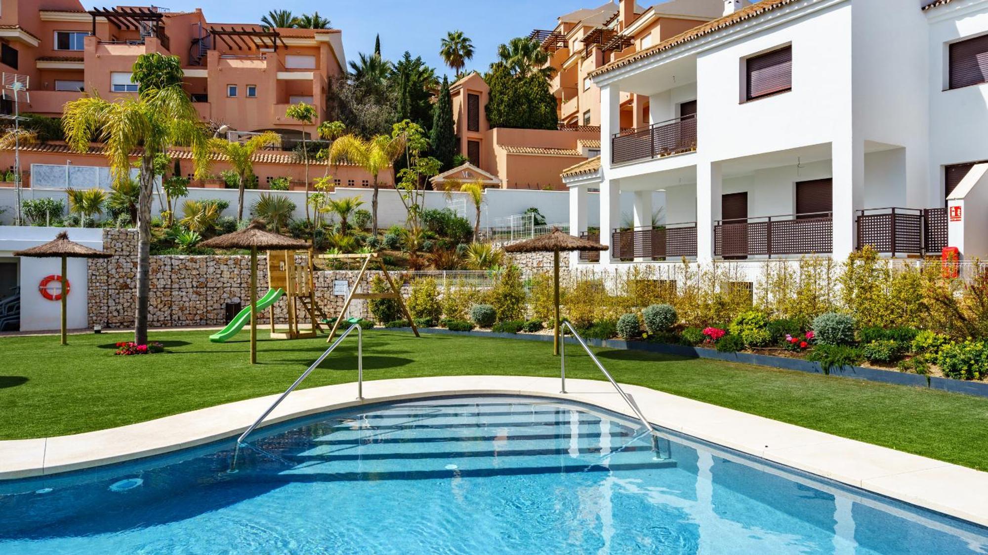 Stunning Private Pool Townhouse Ref 195 *
