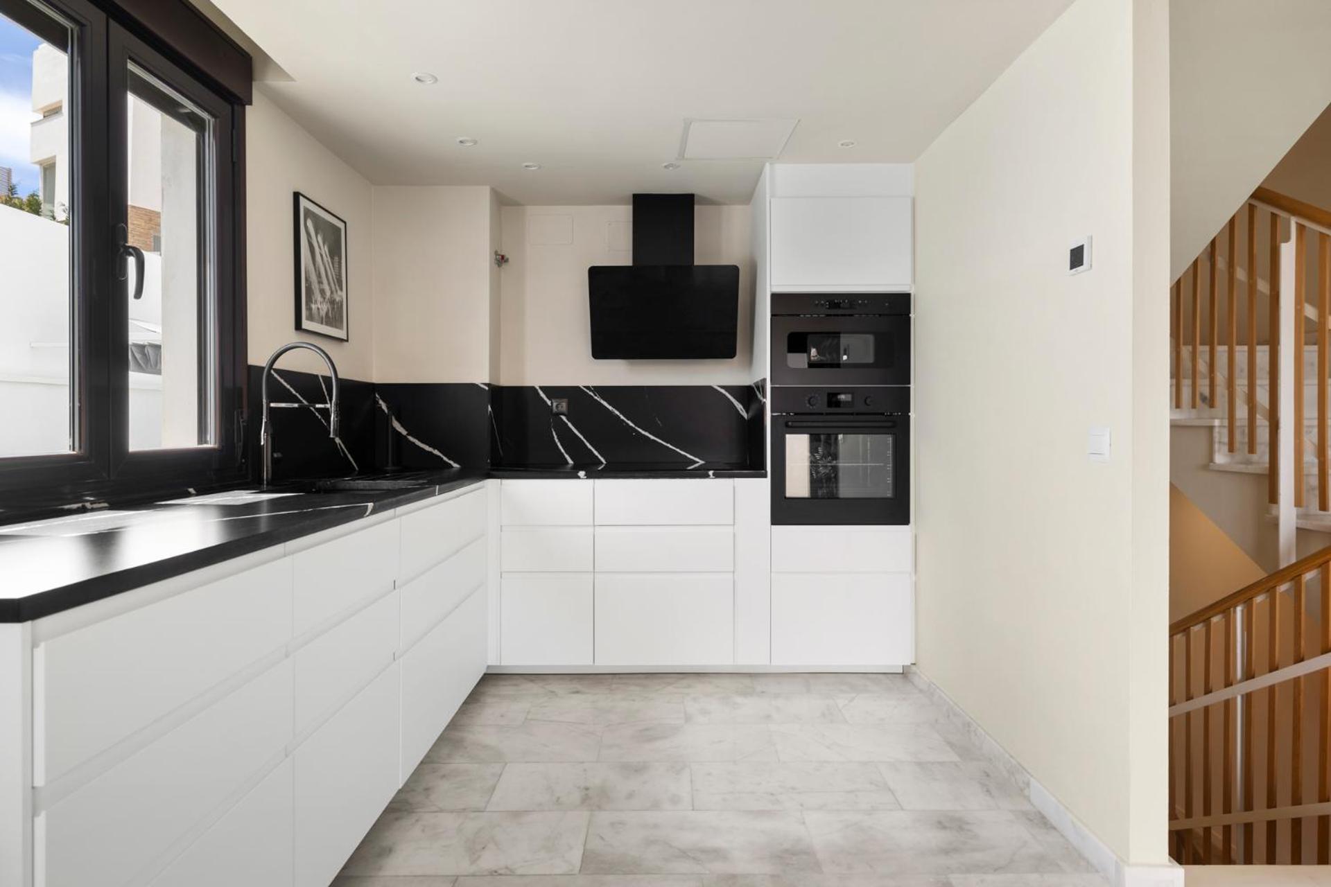 Stunning Private Pool Townhouse Ref 195 *
